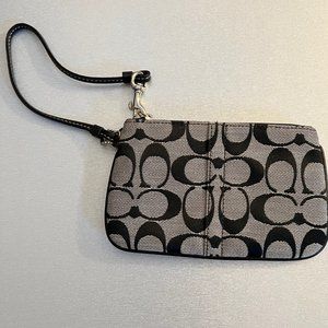 AUTHENTIC - Coach Factory - Signature Skinny Wristlet - Black and White